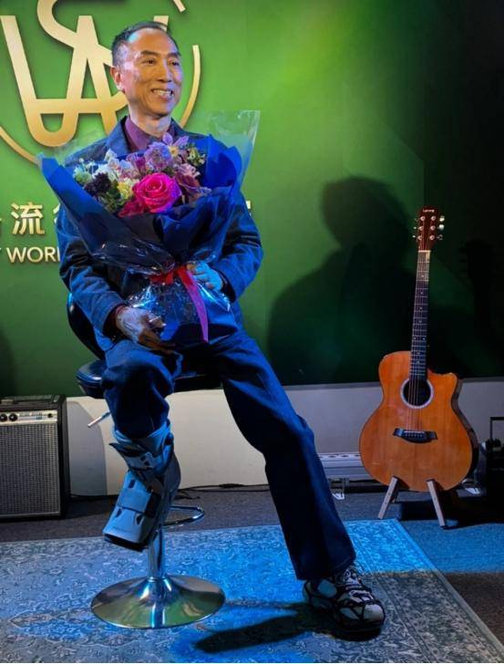 歌三个月, cn, 短片