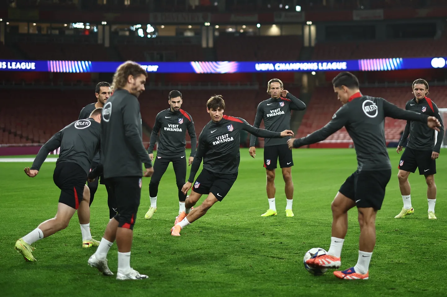 更衣室没有, 巴返回了酒 更衣室没有, 巴返回了酒